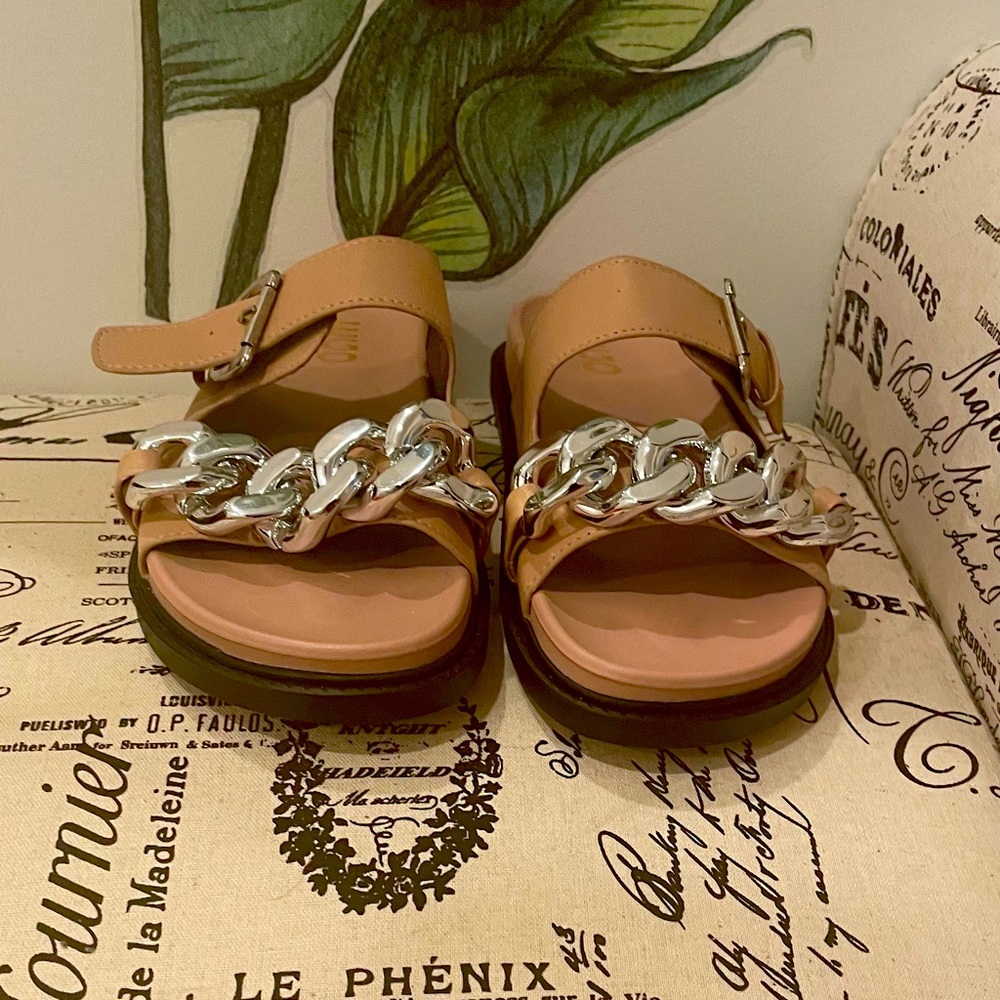 Women’s sandal